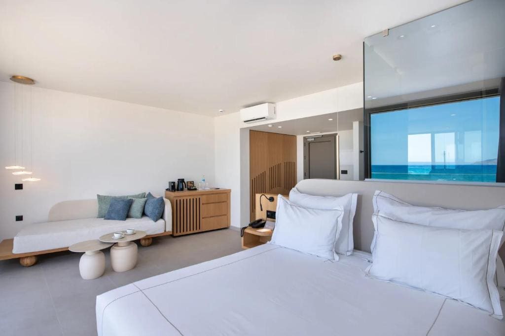 Sky Junior Suite Sea View room - Image 3