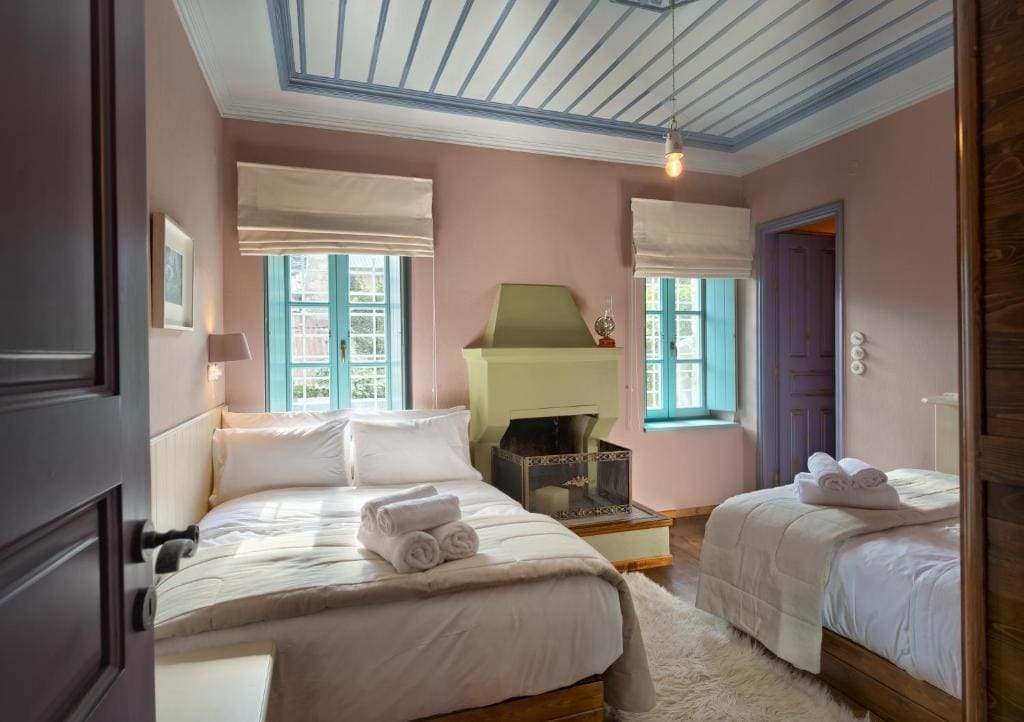 Quadruple Room with Fireplace room - Image 1