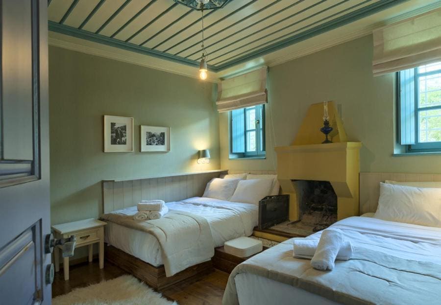 Triple Room with Fireplace and Mountain View room - Image 2