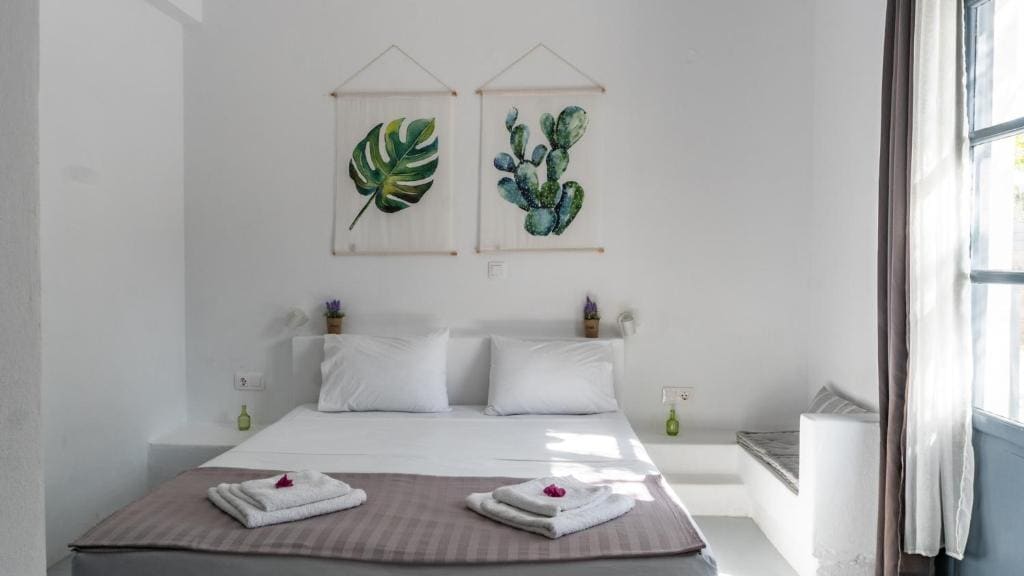 Double Room with Garden View room - Image 2