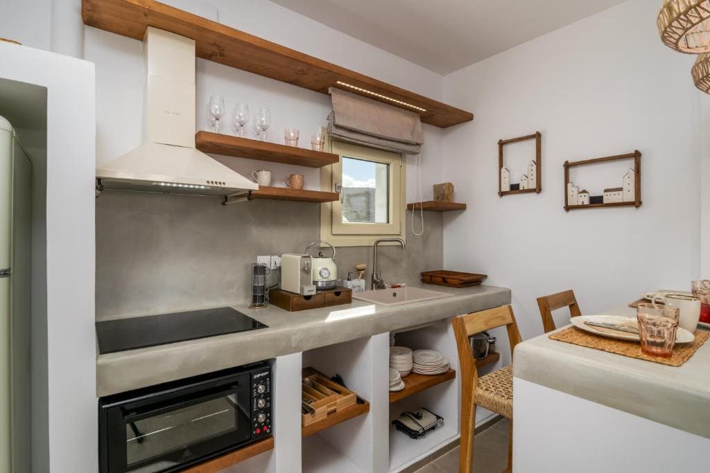 Two-Bedroom Apartment with Sea View room - Image 2