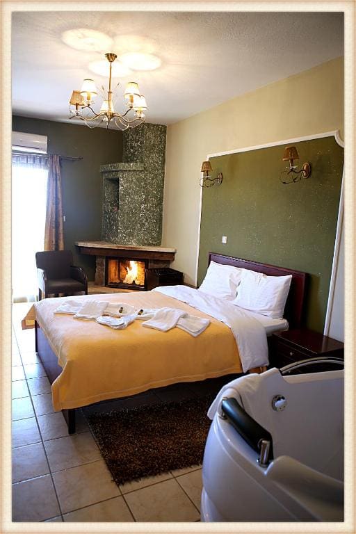 Double Room with Spa Bath room - Image 2
