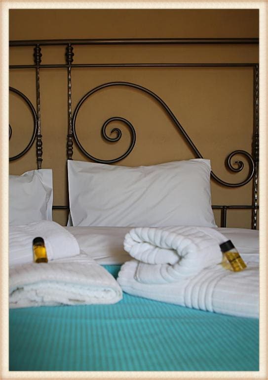 Superior Suite with Hot Tub room - Image 2