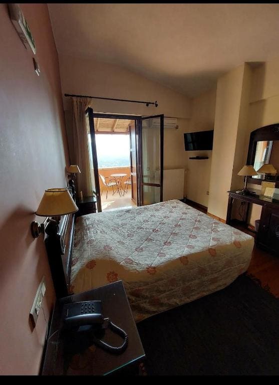 Double or Twin Room with Panoramic View room - Image 3