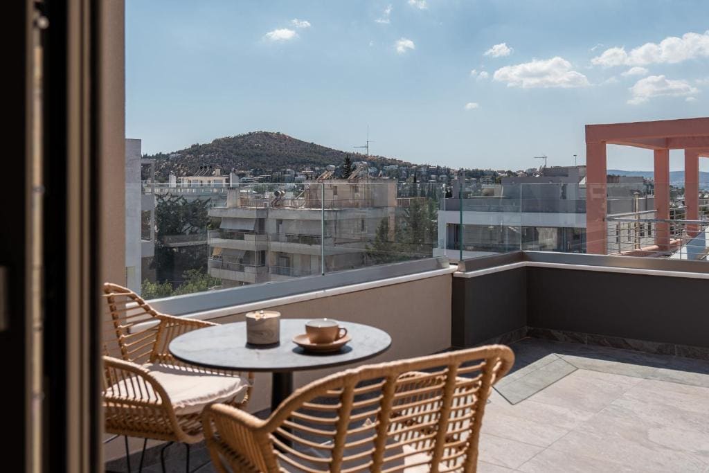 Executive Penthouse Suite with Panoramic View room - Image 3