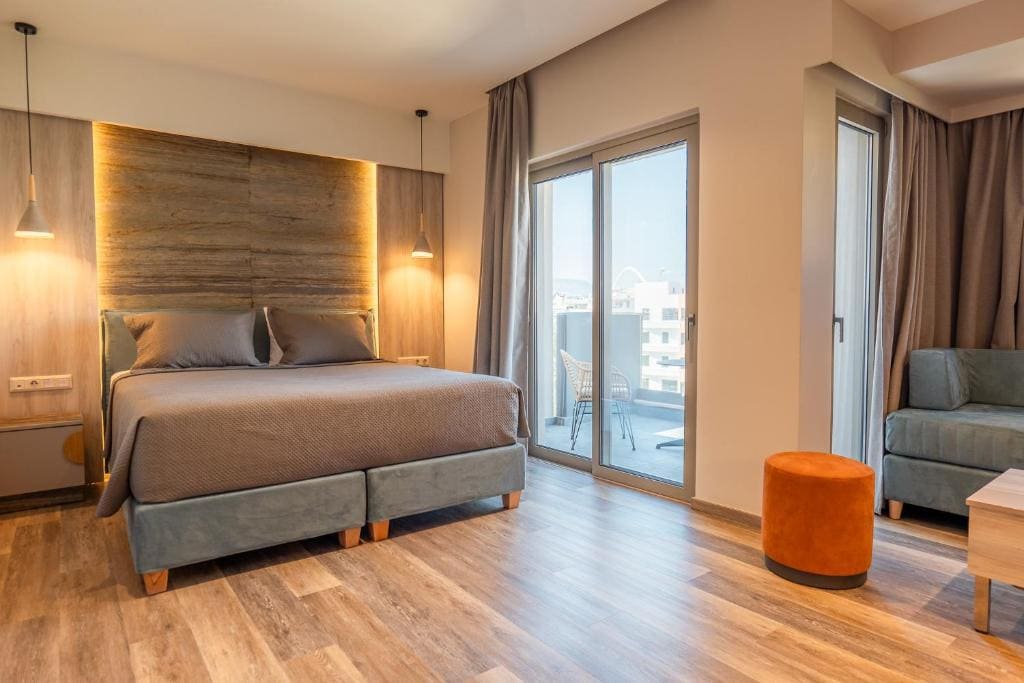 Junior Suite with Balcony room - Image 1