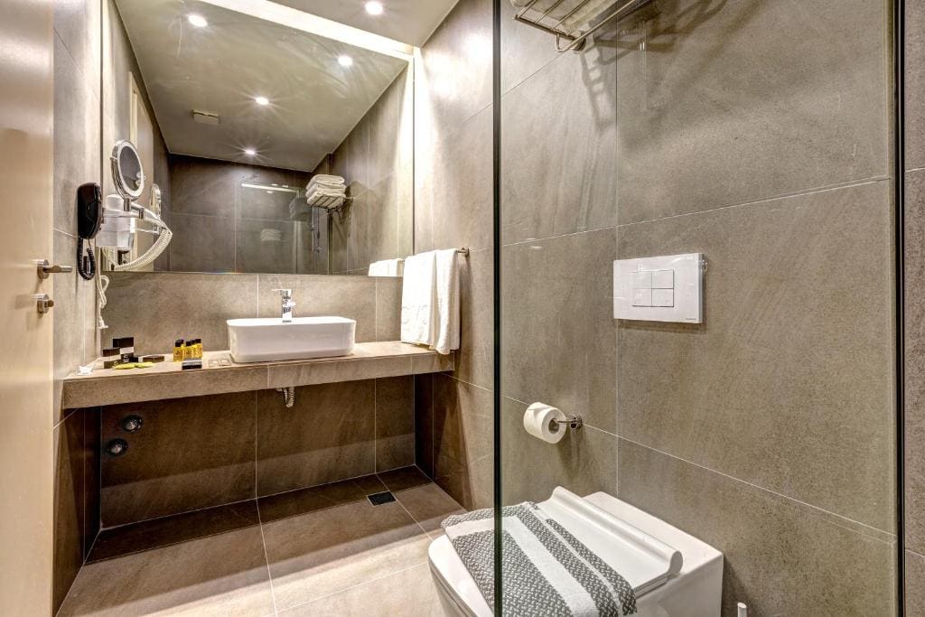 Triple Room with Pool View room - Image 1