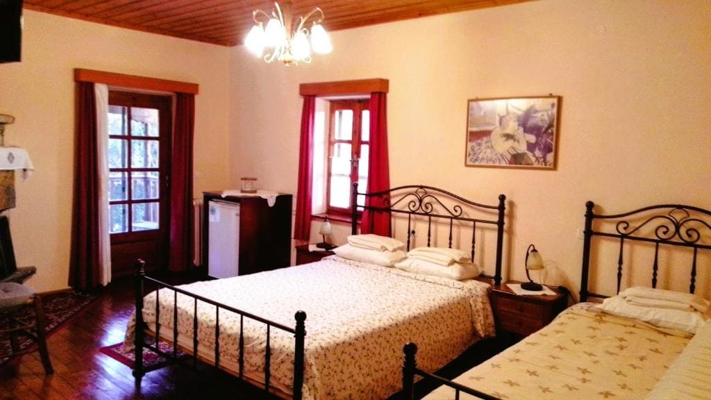 Superior Triple Room room - Image 3