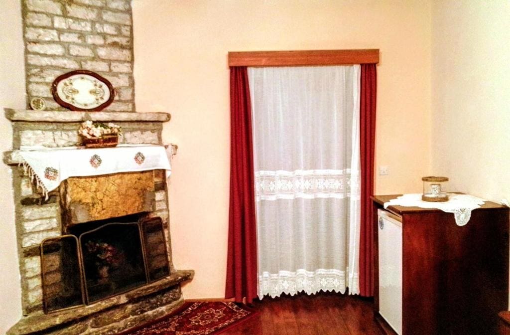 Superior Triple Room room - Image 1