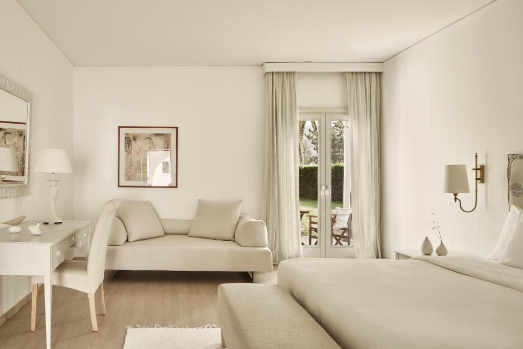 Deluxe Room room - Image 2