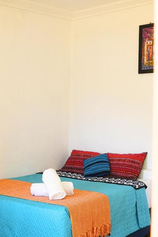 Double Room with Shared Bathroom room - Image 2