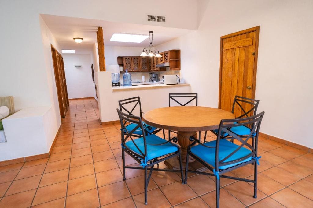 One-Bedroom Apartment room - Image 1