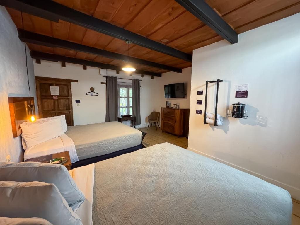 Queen Room with Two Queen Beds room - Image 2