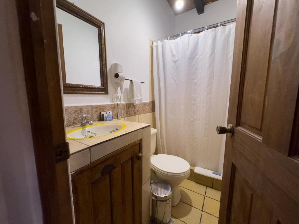 Standard Quadruple Room room - Image 1