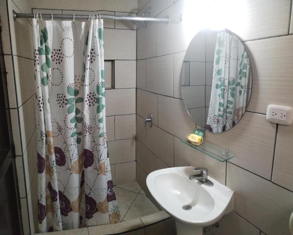 Quadruple Room room - Image 2