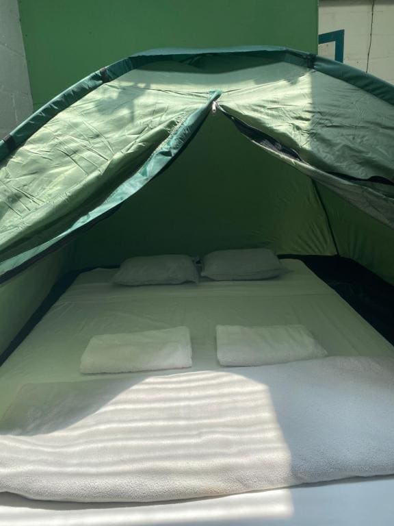 Tent room - Image 1