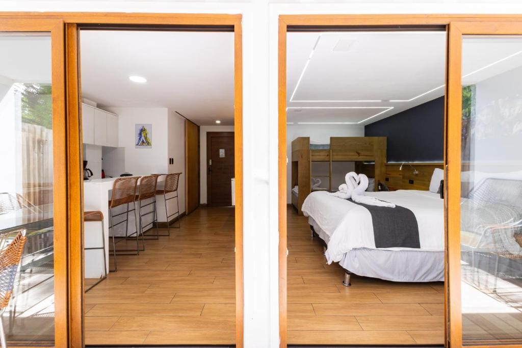 Family Room room - Image 2