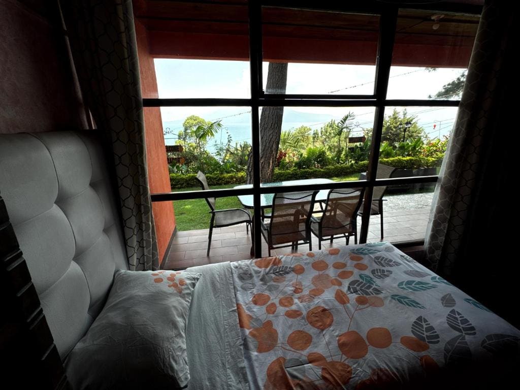 Triple Room with Lake View room - Image 1