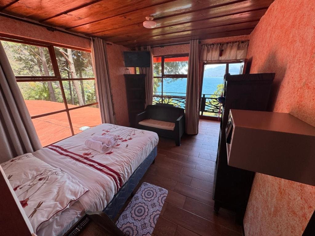 Double Room with Lake View room - Image 2