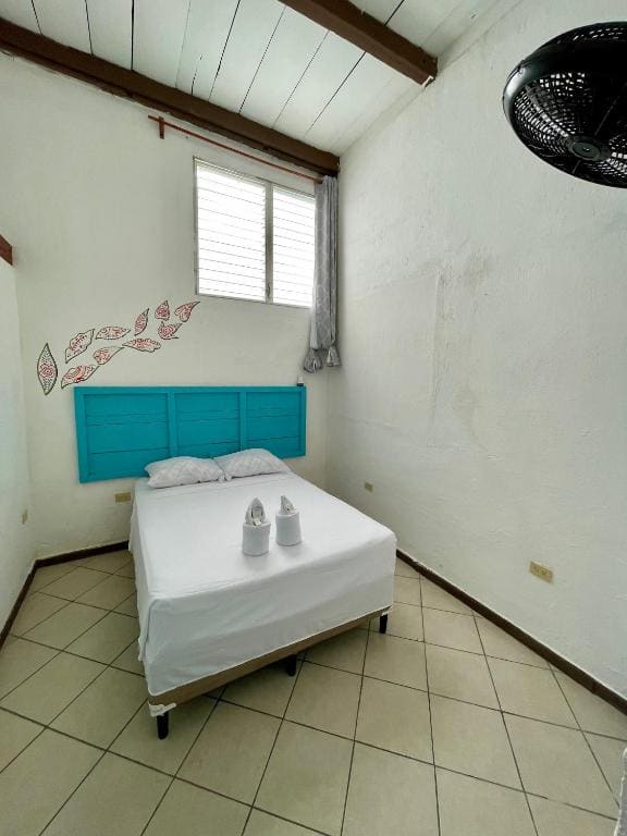 Standard Double Room with Shared Bathroom room - Image 2