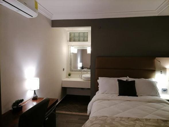 Deluxe Family Room room - Image 3