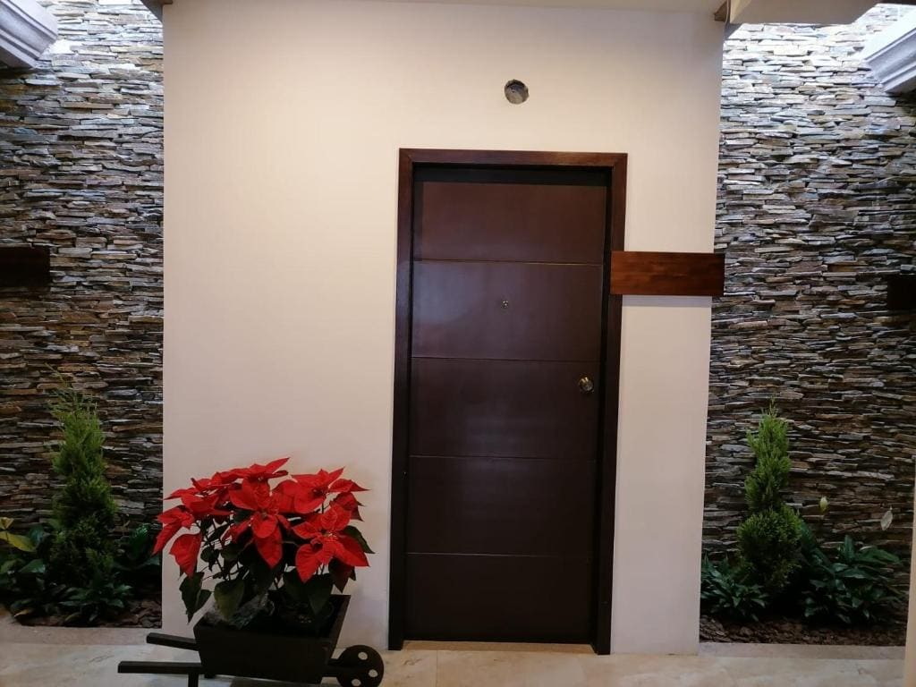 Deluxe Family Room room - Image 1