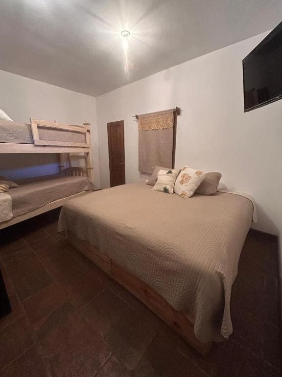 Classic Quadruple Room room - Image 1