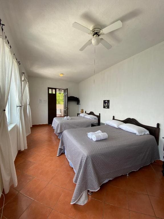 Family Room room - Image 3