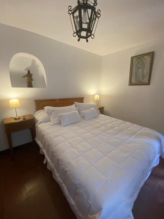 Deluxe Queen Room room - Image 2