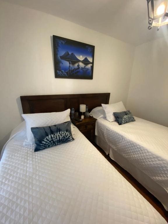 Deluxe Queen Room room - Image 3