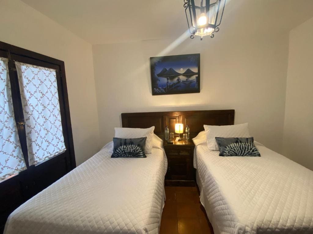 Deluxe Queen Room room - Image 1