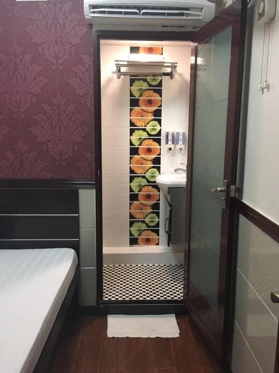 Single Room with Private Bathroom room - Image 3
