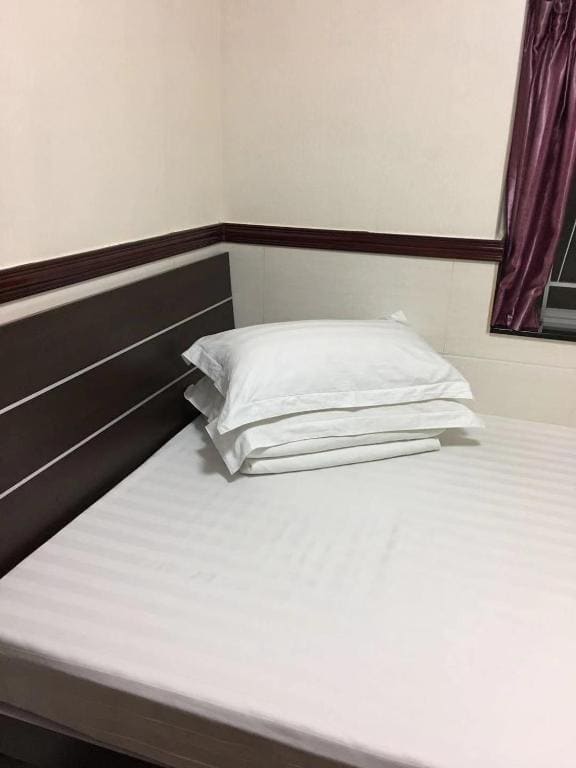 Single Room with Private Bathroom room - Image 1