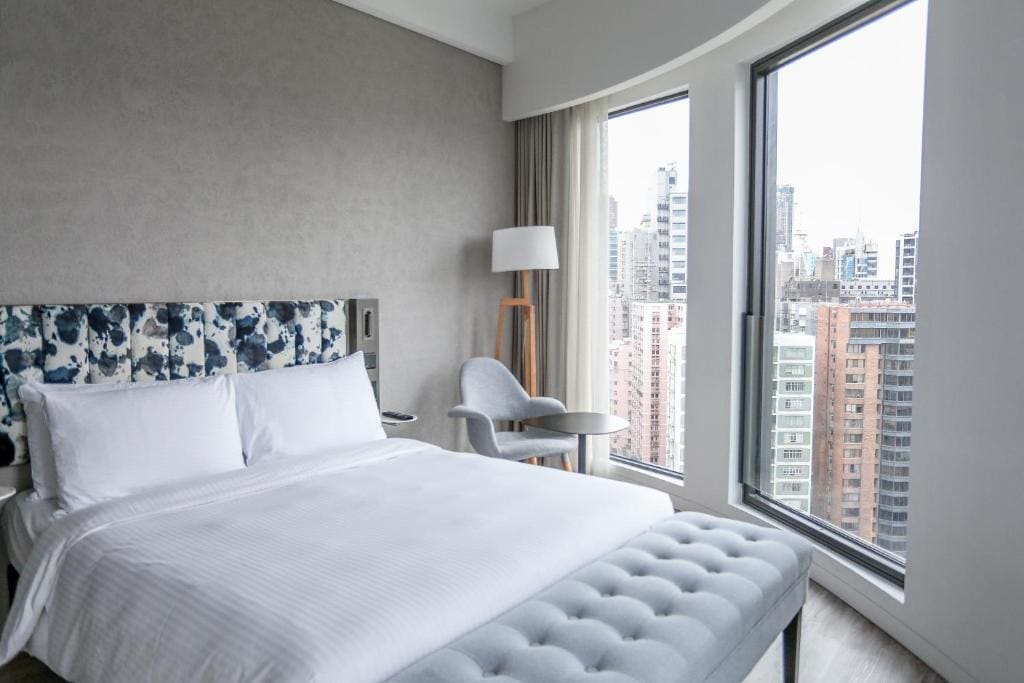 Corner Park View room - Image 1