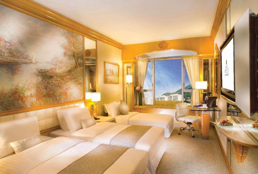 Superior Family Room room - Image 2