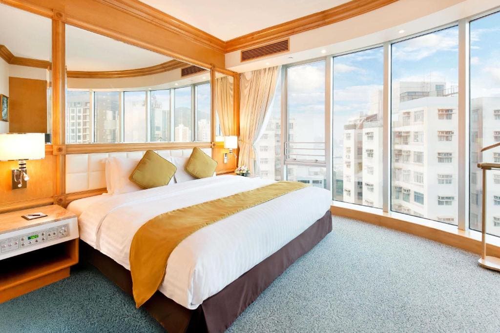 Executive Suite with Lounge Access room - Image 2