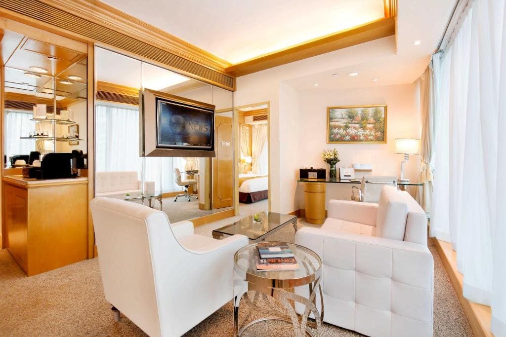 Executive Suite with Lounge Access room - Image 1