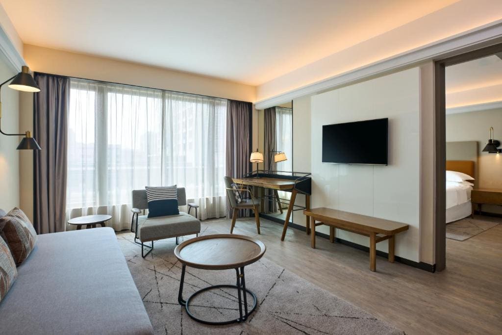 1 Bedroom Suite, 1 King room - Image 1