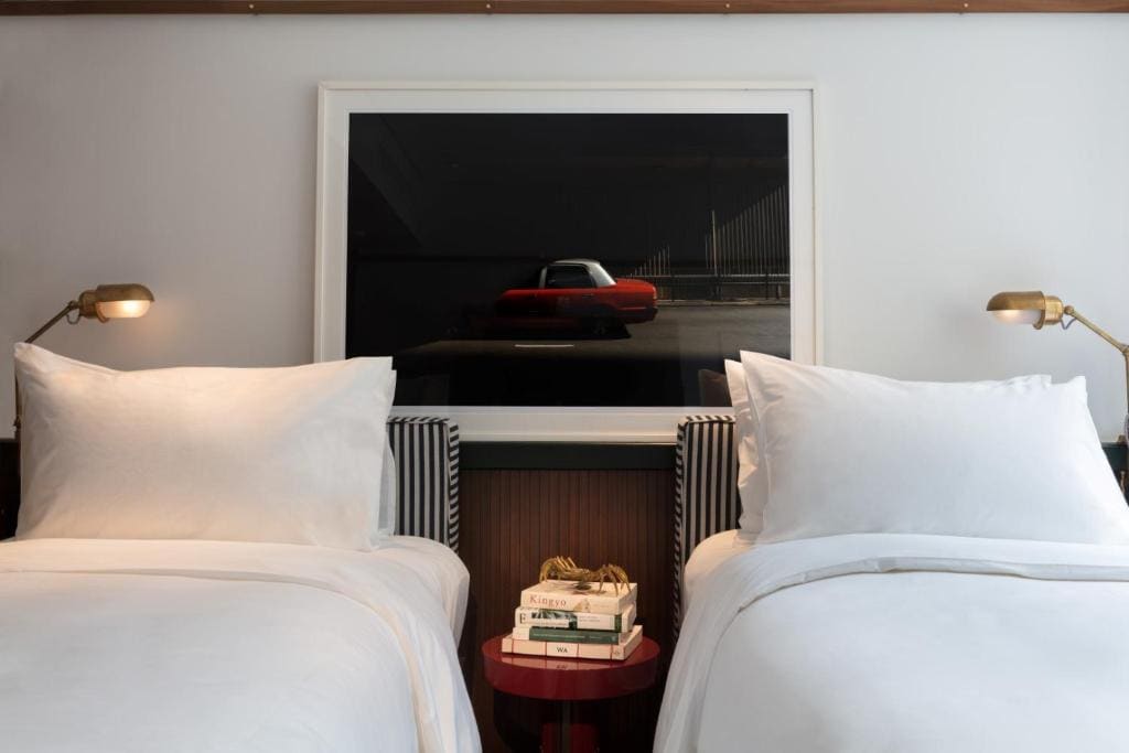 Medium Room with two single beds room - Image 1