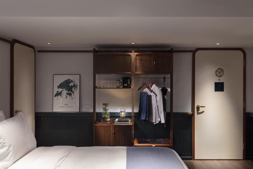 Large Room with King Bed room - Image 3