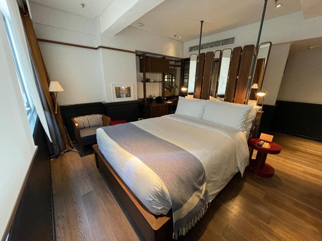 Medium Room with Queen Bed room - Image 2