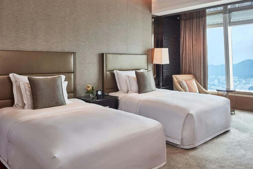 Deluxe Victoria Harbour Twin Room room - Image 3