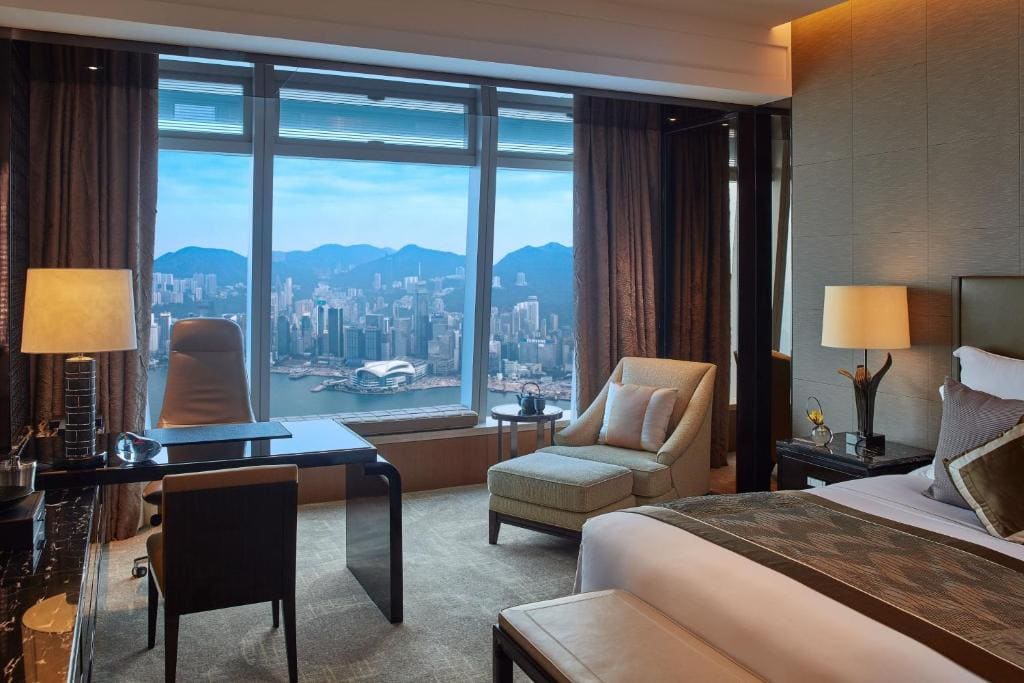 Deluxe Victoria Harbour King Room room - Image 1