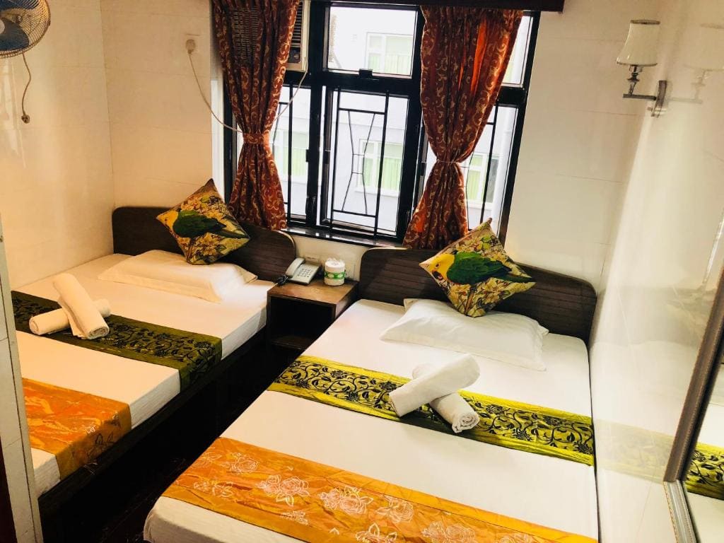 Luxury Triple Room room - Image 2