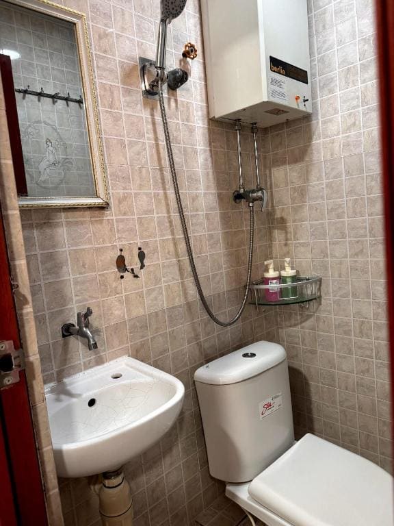Single Bed in 4-Bed Dormitory Room room - Image 2