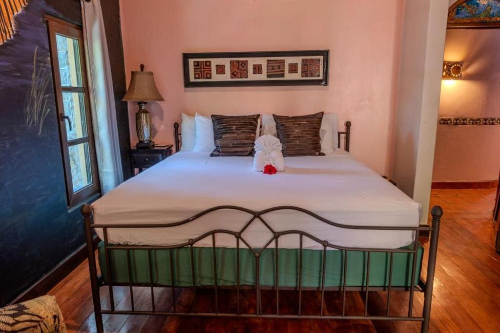 Deluxe King Room room - Image 1