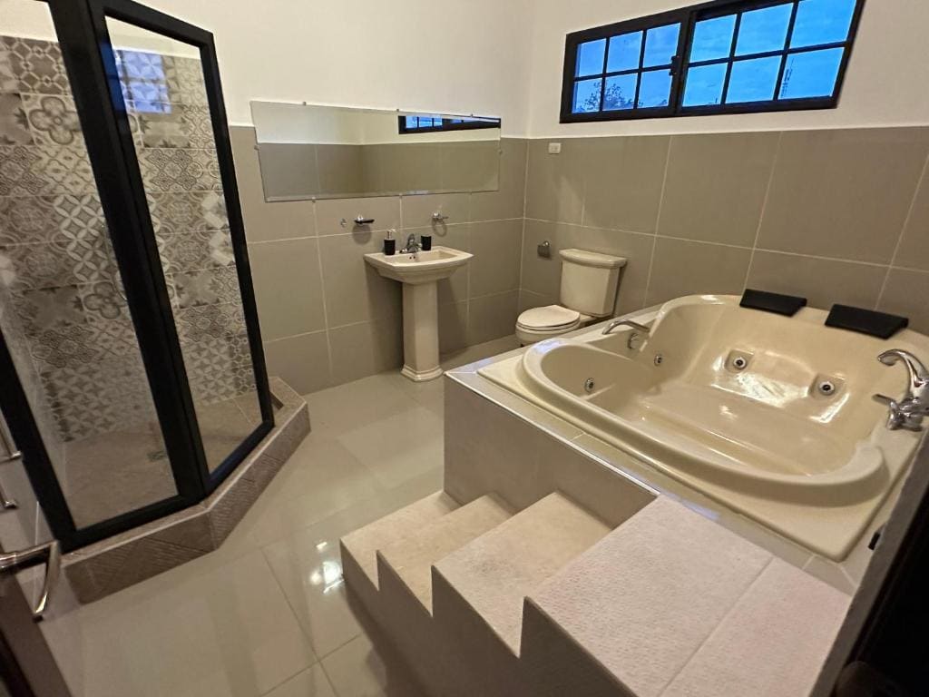 Suite with Hot Tub room - Image 3