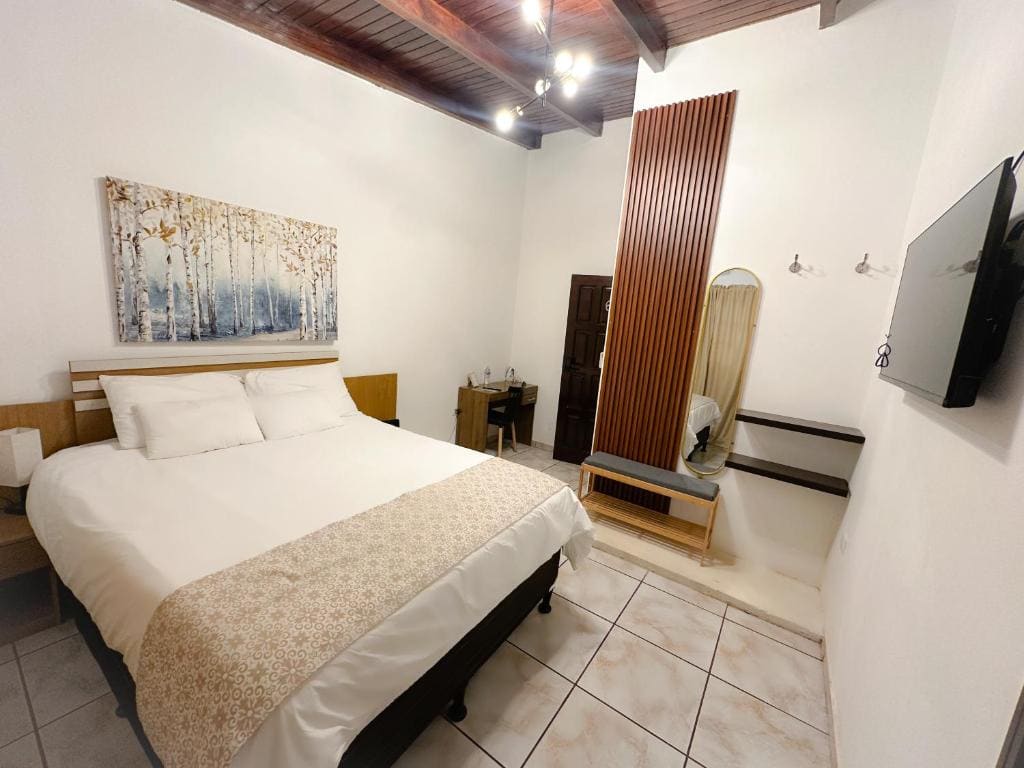 Standard Queen Room room - Image 1