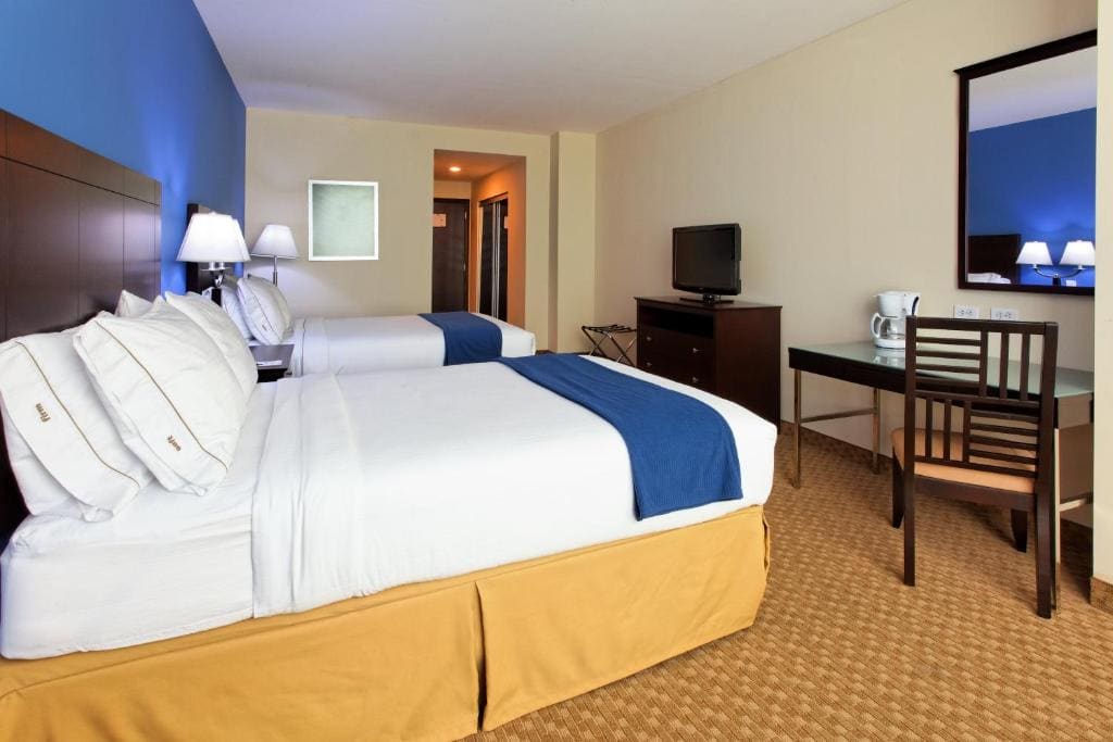 Double Room with Two Double Beds - Non-Smoking room - Image 2