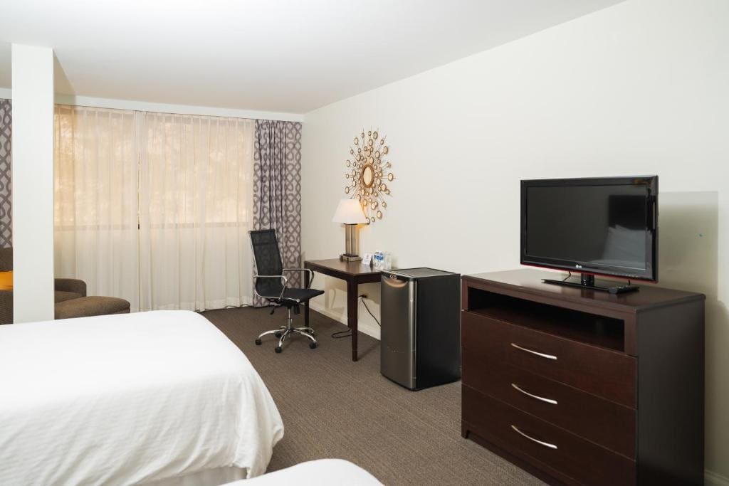 Double Room with Two Double Beds room - Image 2